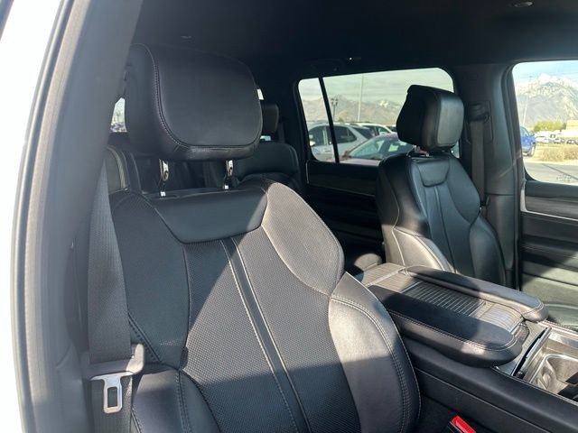 Used 2024 Jeep Wagoneer Series III AWD/4WD image 18