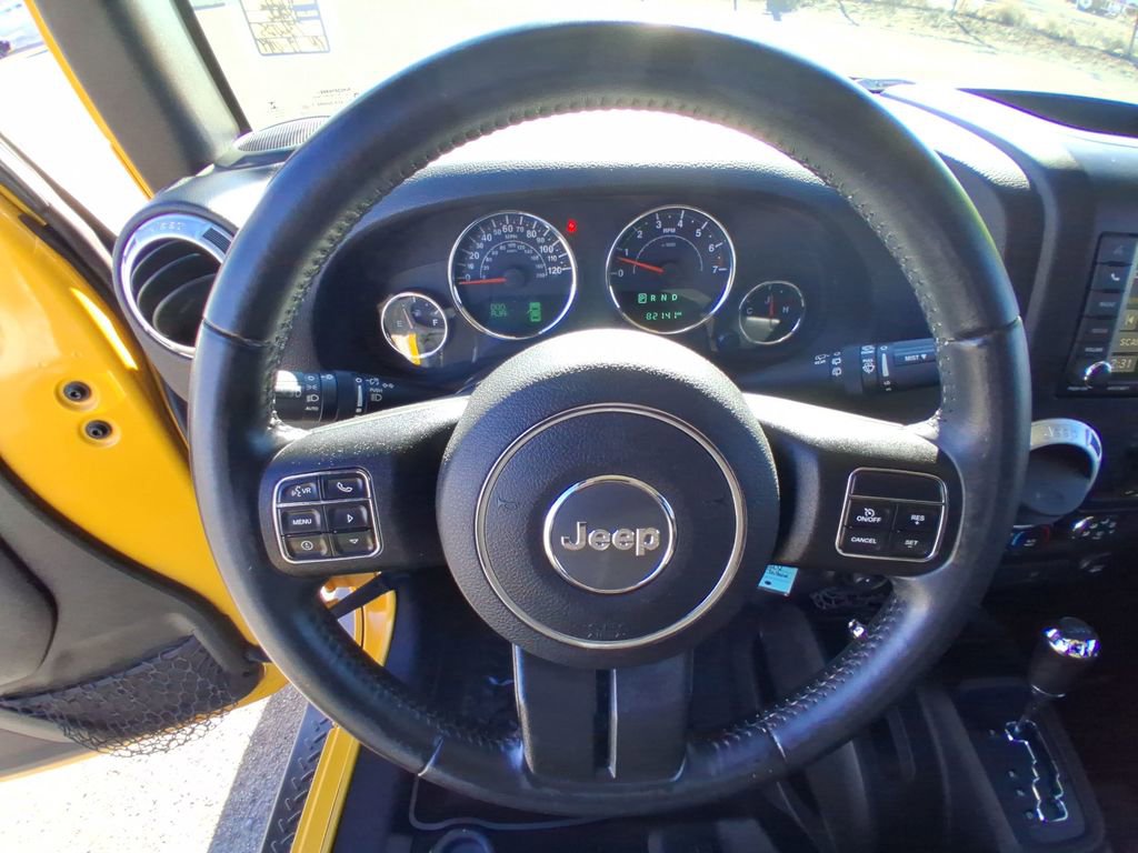 Used 2015 Jeep Wrangler Unlimited Sahara w/ Connectivity Group AWD/4WD image 15