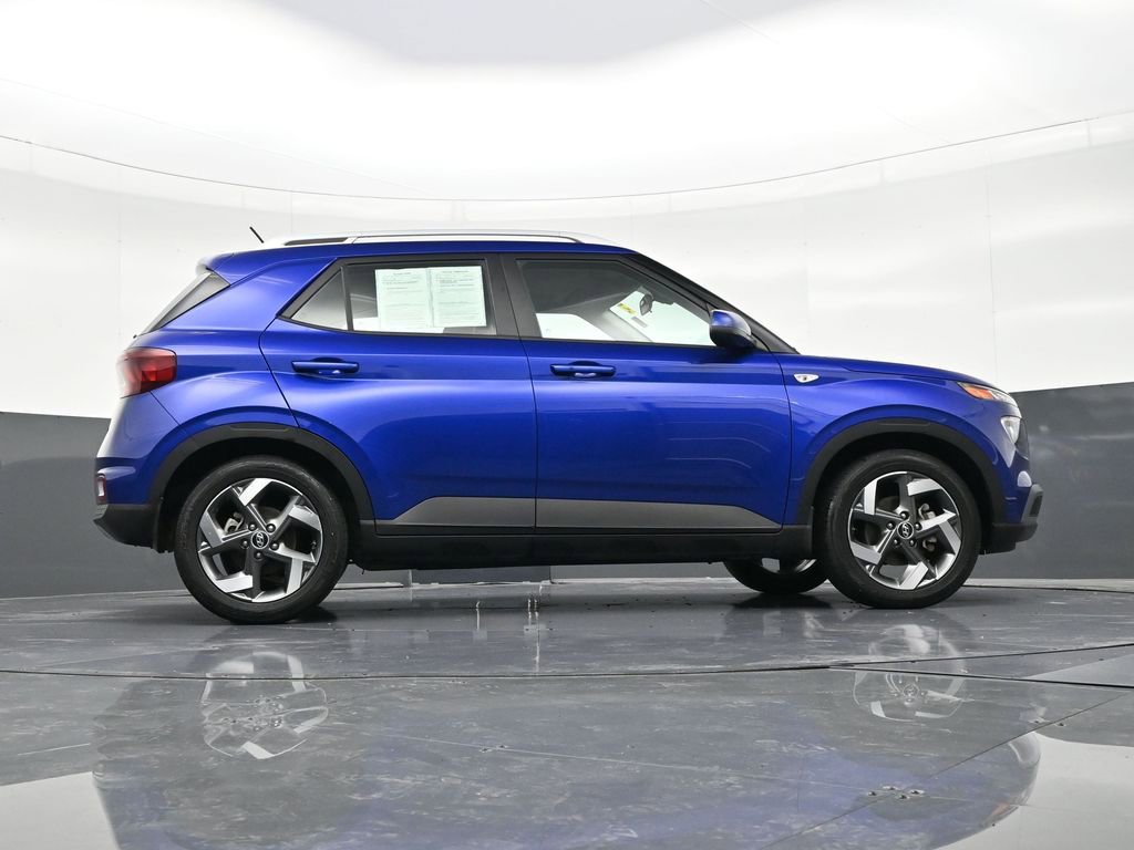Used 2023 Hyundai Venue Limited image 34