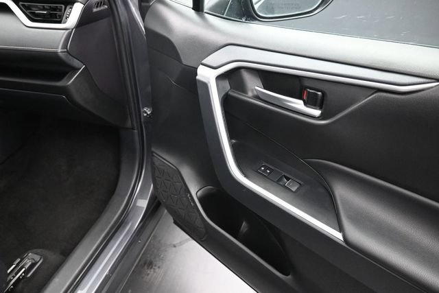 Used 2025 Toyota RAV4 XLE AWD/4WD image 23