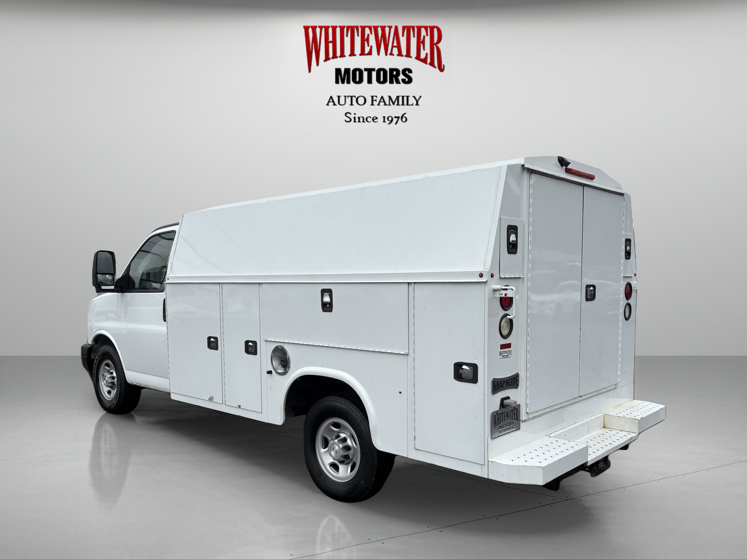 Used 2017 Chevrolet Express 3500 RWD image 2