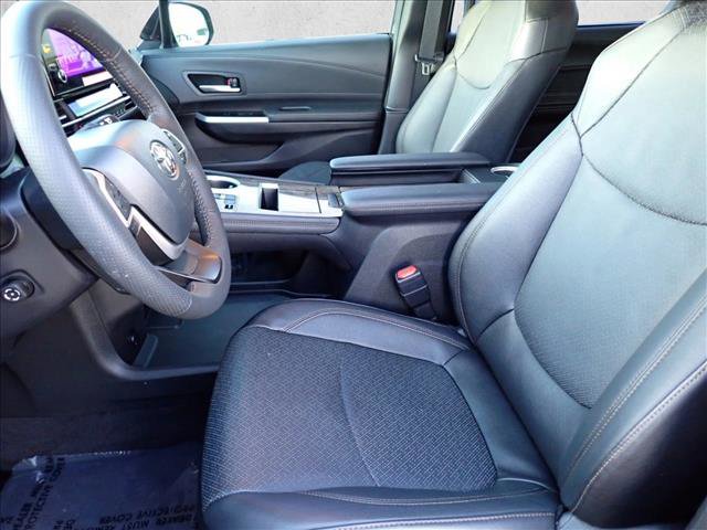 Used 2025 Toyota Sienna Platinum image 14