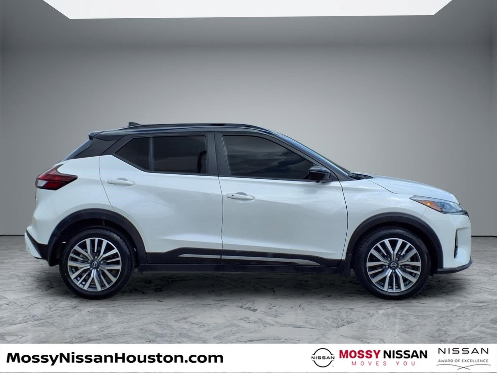 Used 2023 Nissan Kicks SR image 8