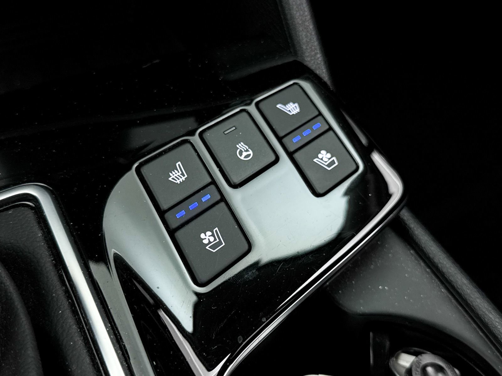 Certified 2025 Kia Sportage SX FWD image 28