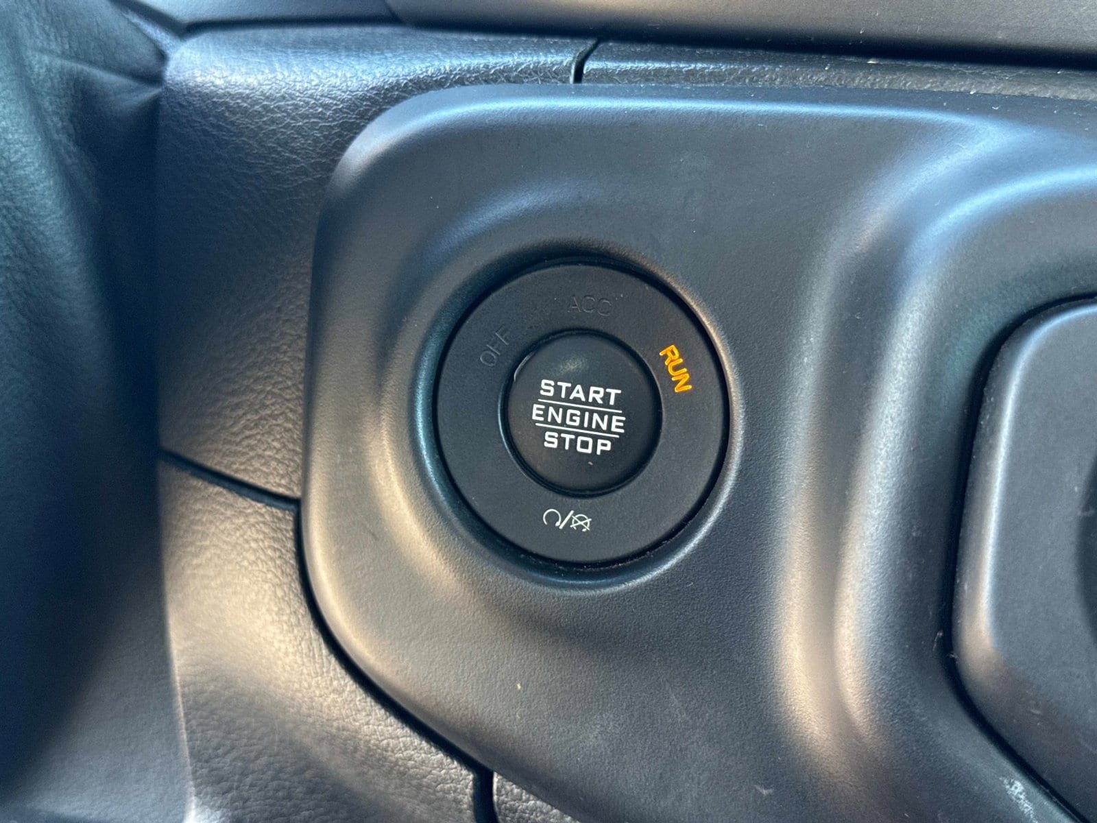 Used 2020 Jeep Gladiator Sport w/ Quick Order Package 24S AWD/4WD image 28