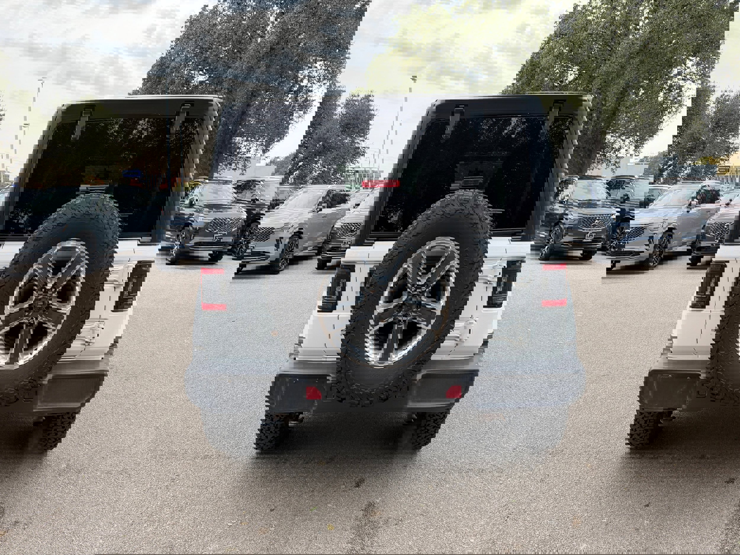 Used 2019 Jeep Wrangler Unlimited Sahara image 5