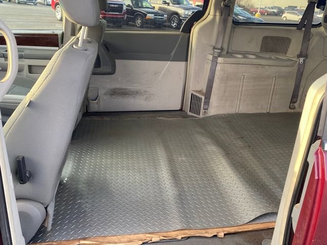 Used 2009 Chrysler Town & Country Touring image 16