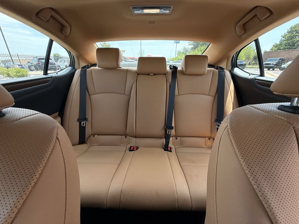 Used 2025 Lexus ES 300h w/ Premium Package FWD image 13