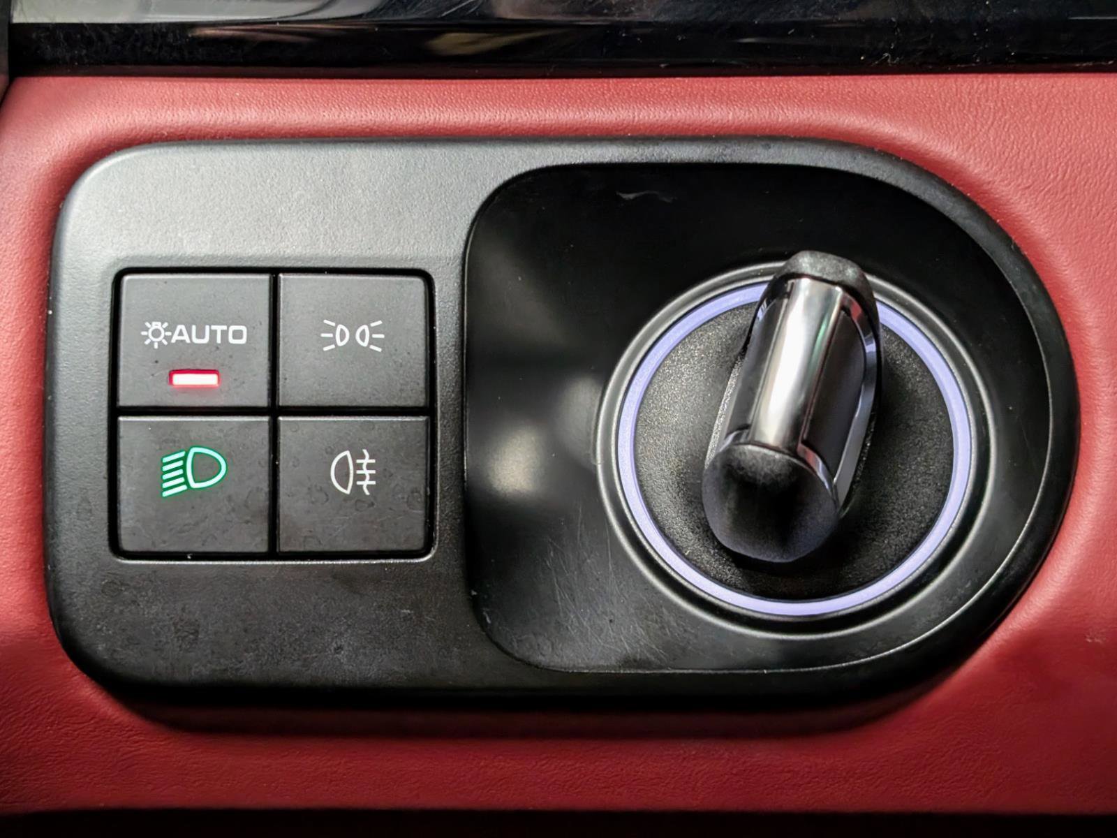 Used 2023 Porsche Cayenne Platinum Edition image 32