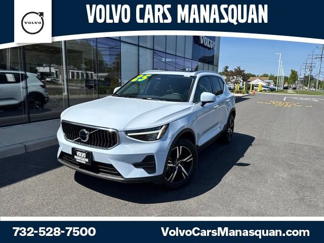 Certified 2025 Volvo XC40 B5 Core AWD/4WD video 1