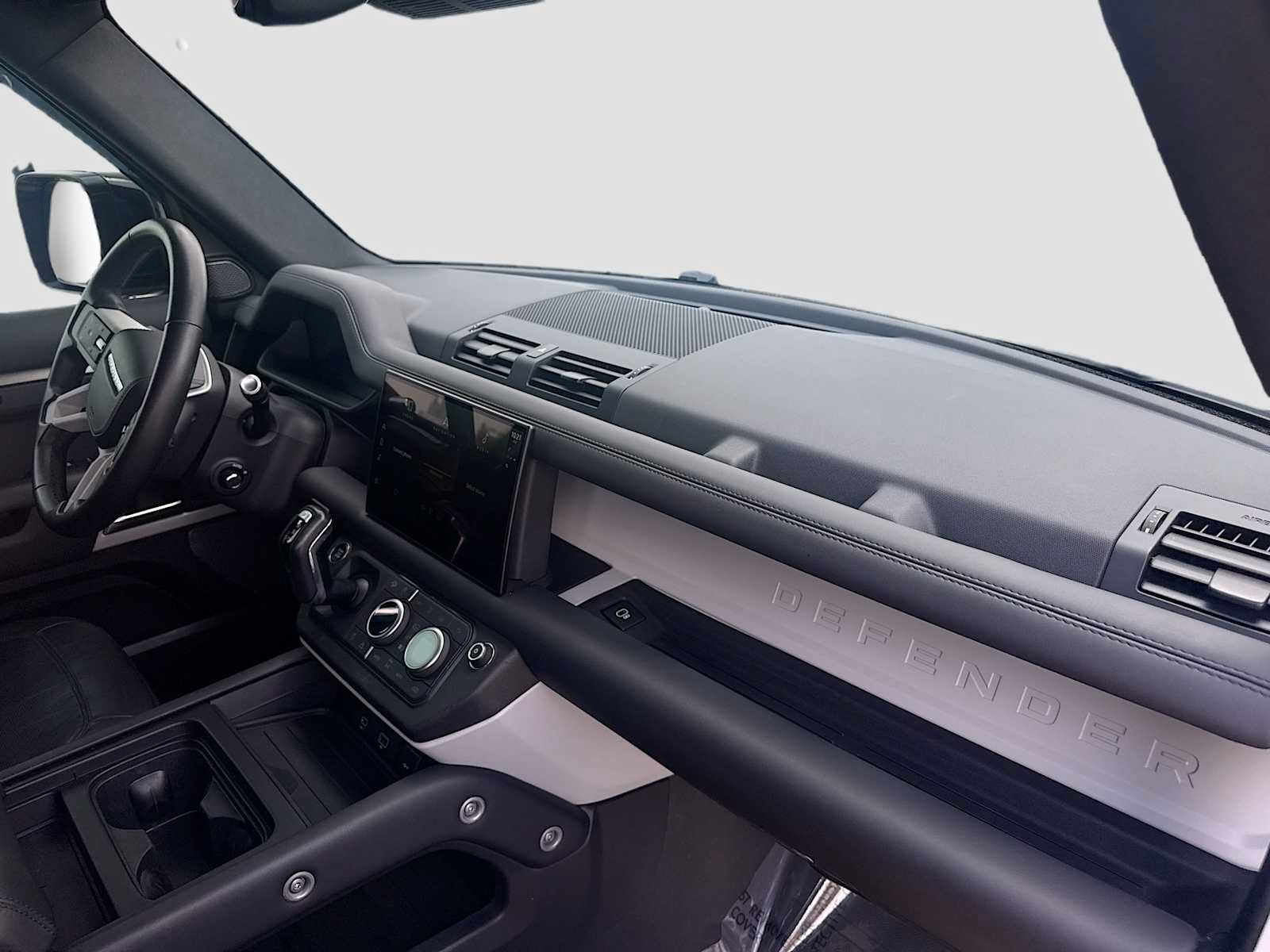 Certified 2022 Land Rover Defender 110 XS Edition AWD/4WD image 8