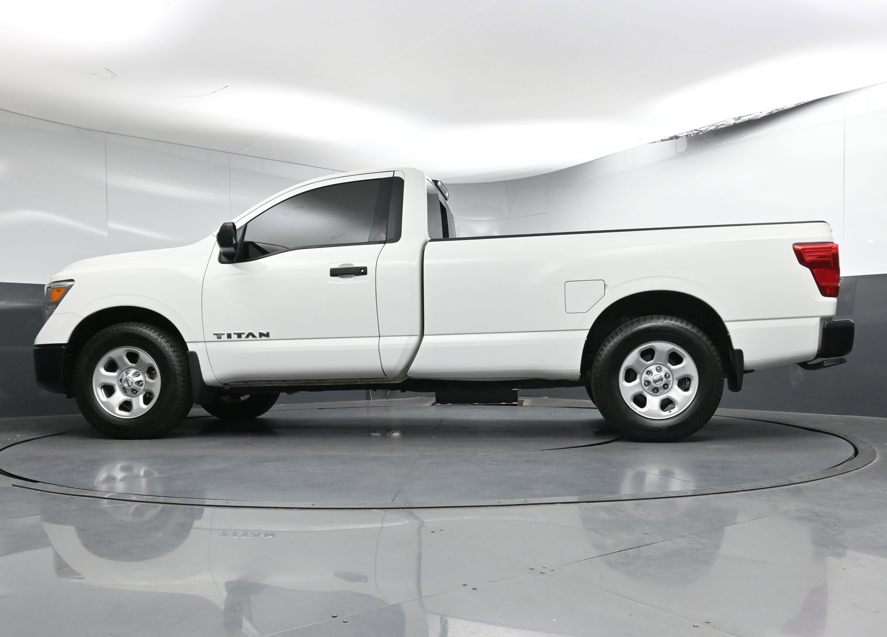 Used 2019 Nissan Titan S image 26