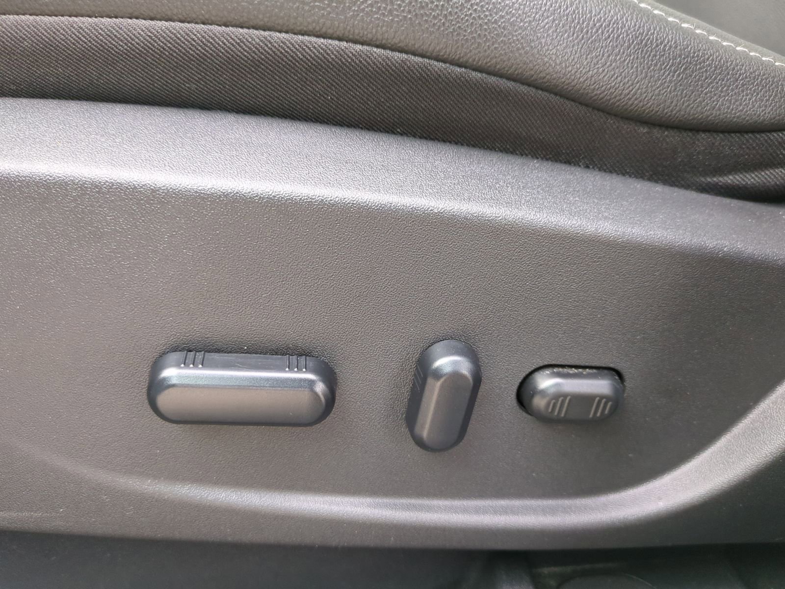 Used 2014 Ford C-MAX Energi SEL w/ Equipment Group 303A image 23