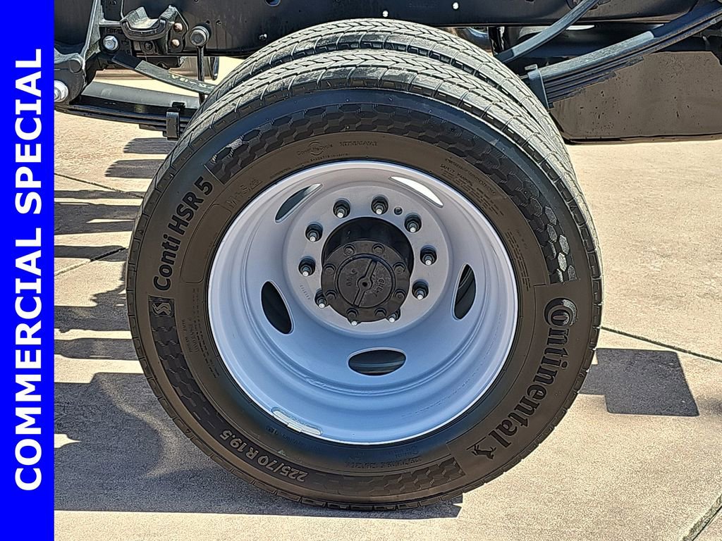 New 2025 Ford F550 4x4 Regular Cab Super Duty image 37