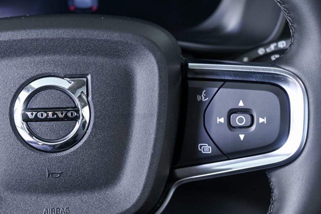 Certified 2025 Volvo XC40 B5 Plus image 12