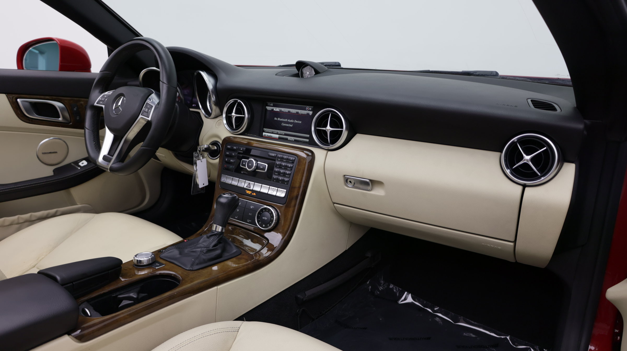 Used 2015 Mercedes-Benz SLK 250 image 32