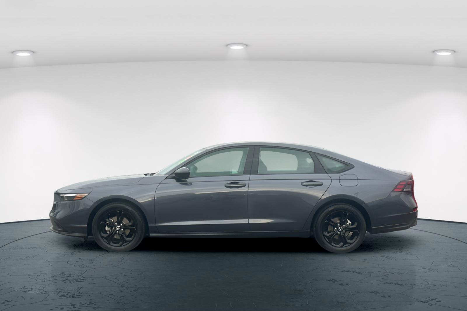 Certified 2025 Honda Accord SE image 3