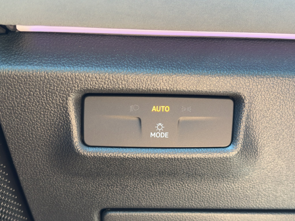 Used 2026 Volkswagen Tiguan SE AWD/4WD image 14