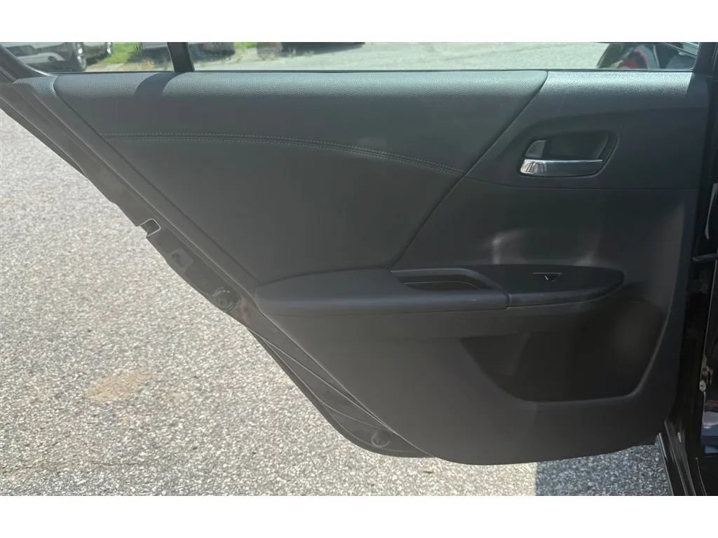 Used 2015 Honda Accord EX-L image 36