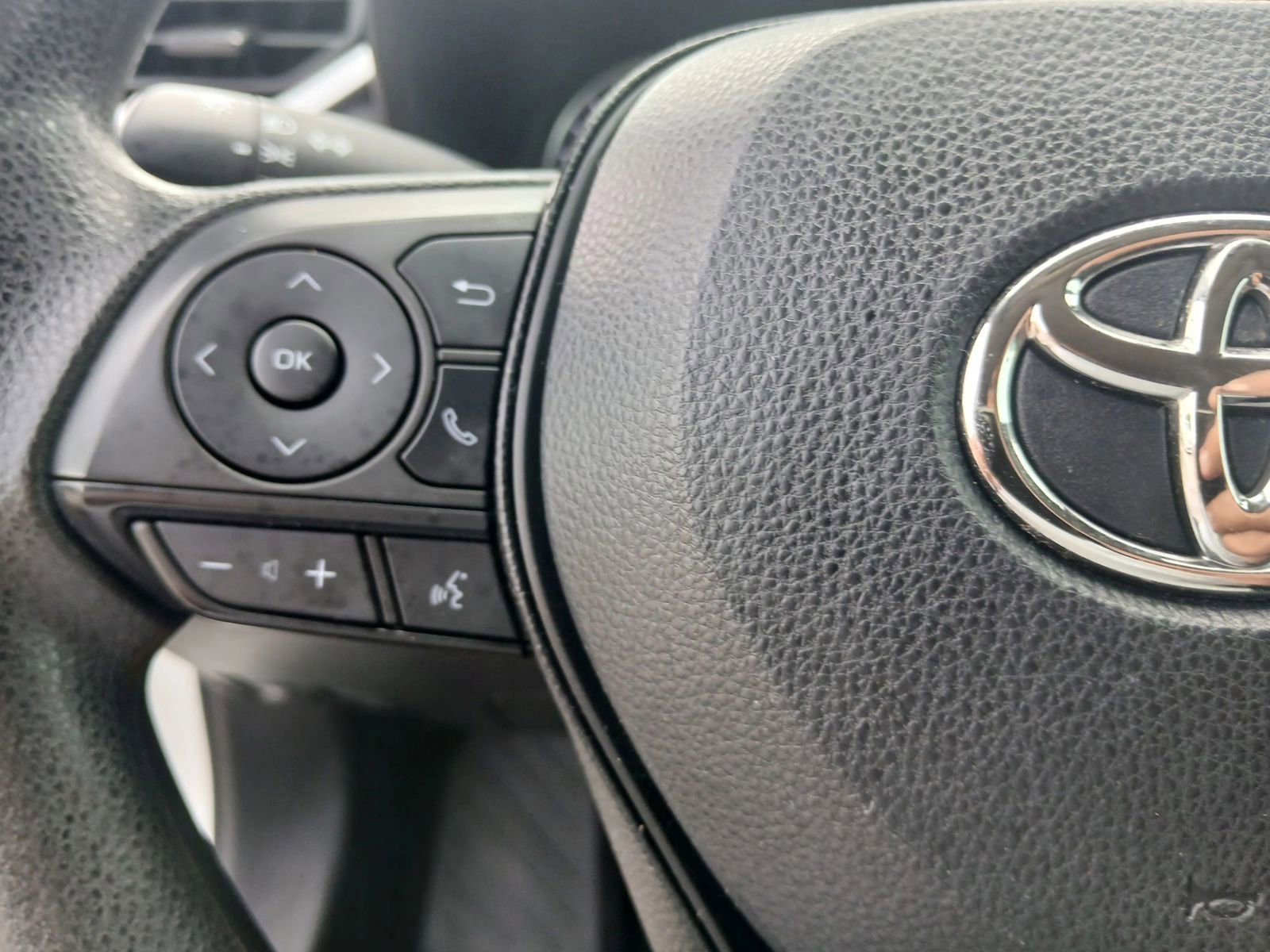 Used 2020 Toyota RAV4 LE image 24