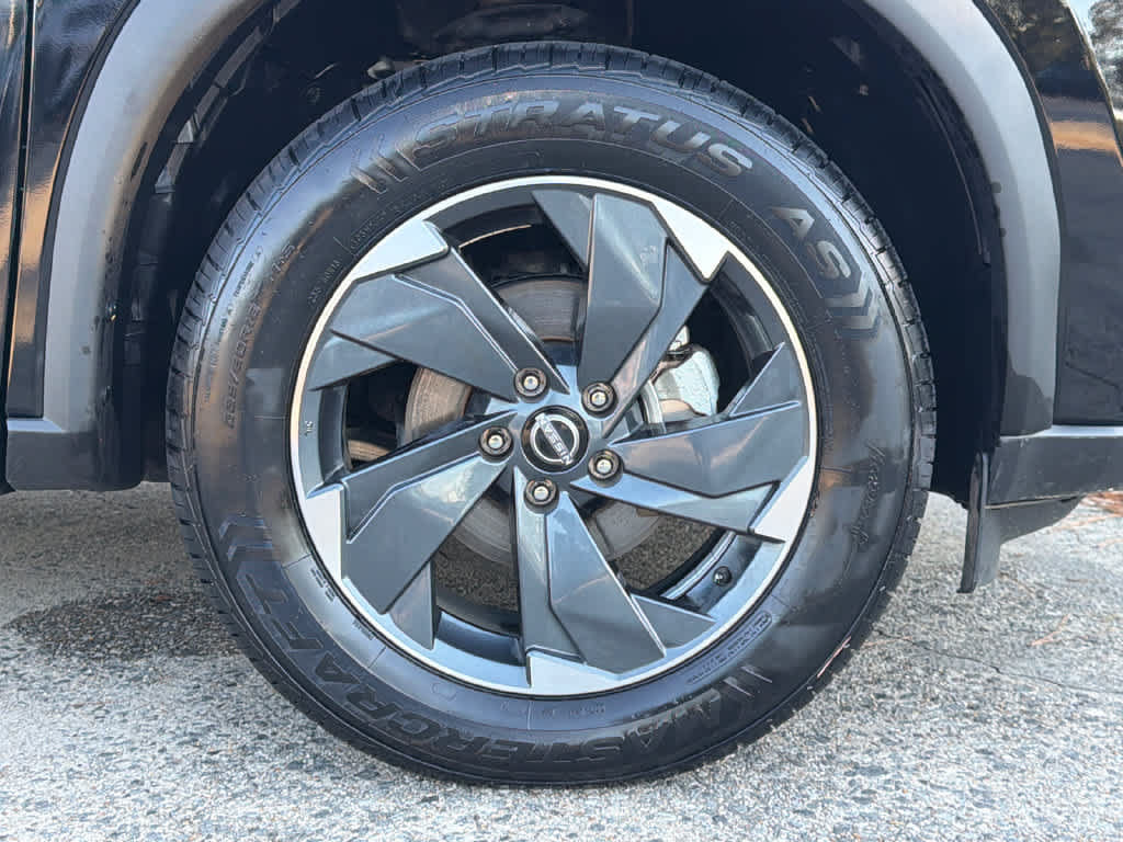 Used 2024 Nissan Rogue SV AWD/4WD image 12