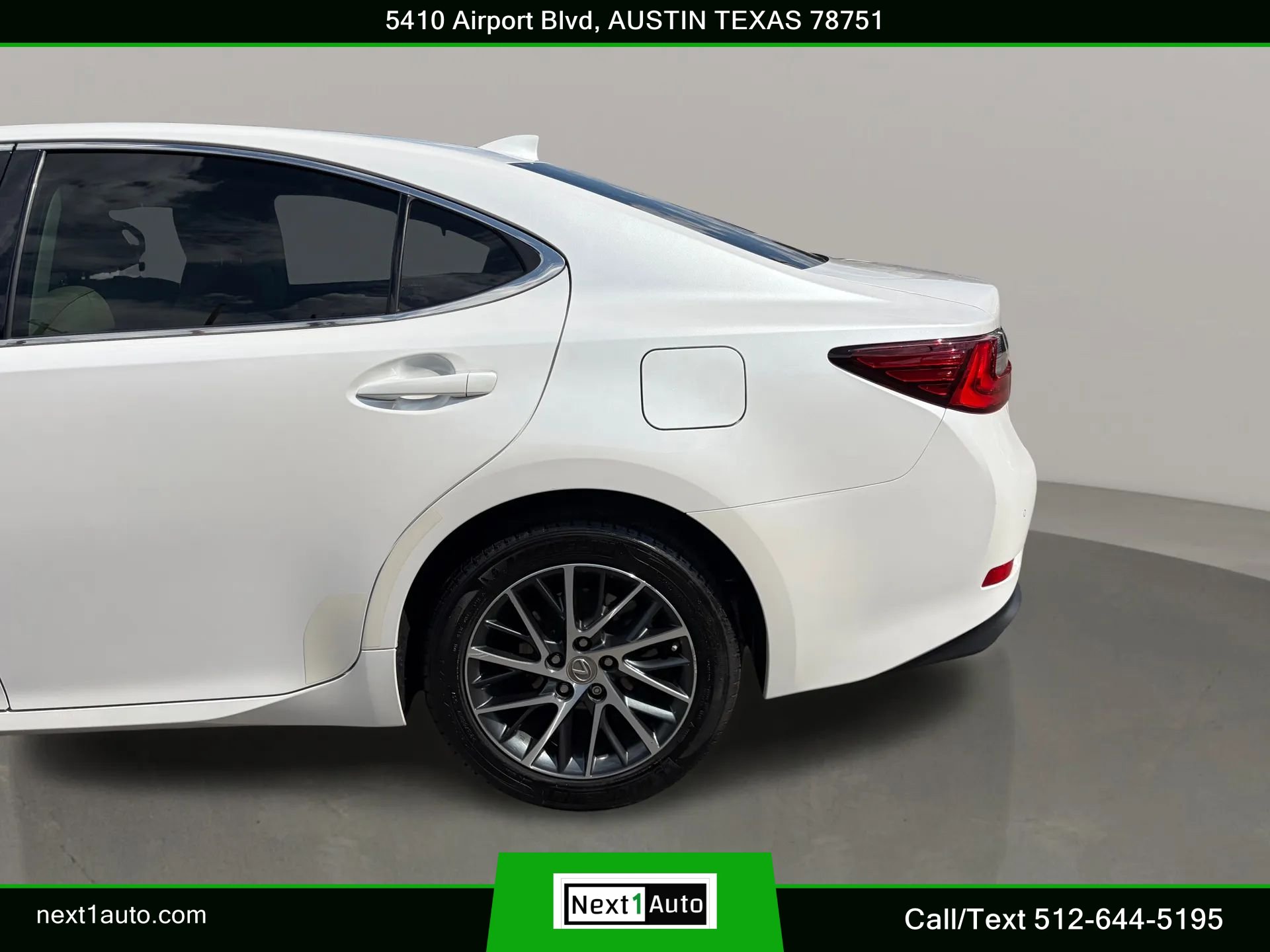Used 2018 Lexus ES 350 w/ Luxury Package w/Wood Trim FWD image 14