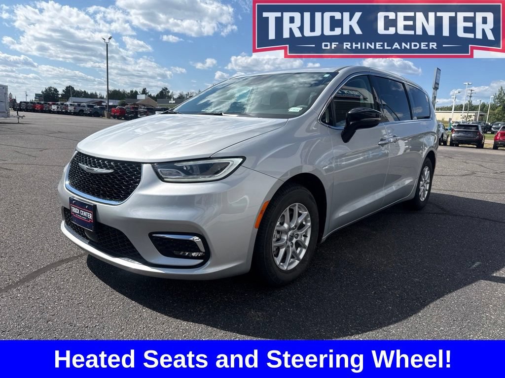 Used 2024 Chrysler Pacifica Touring-L FWD image 11