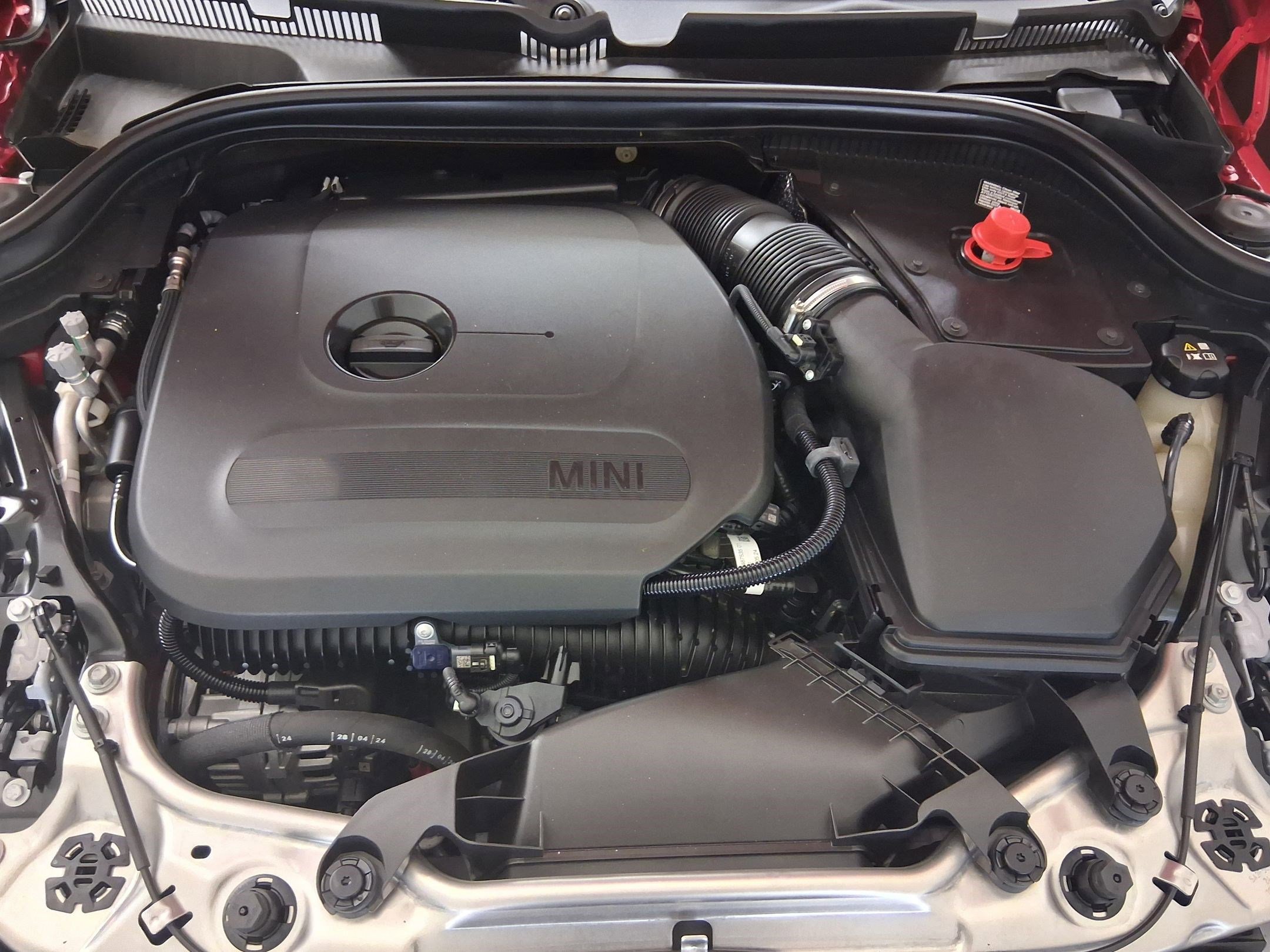 Used 2025 MINI Cooper 2-Door Hardtop image 28