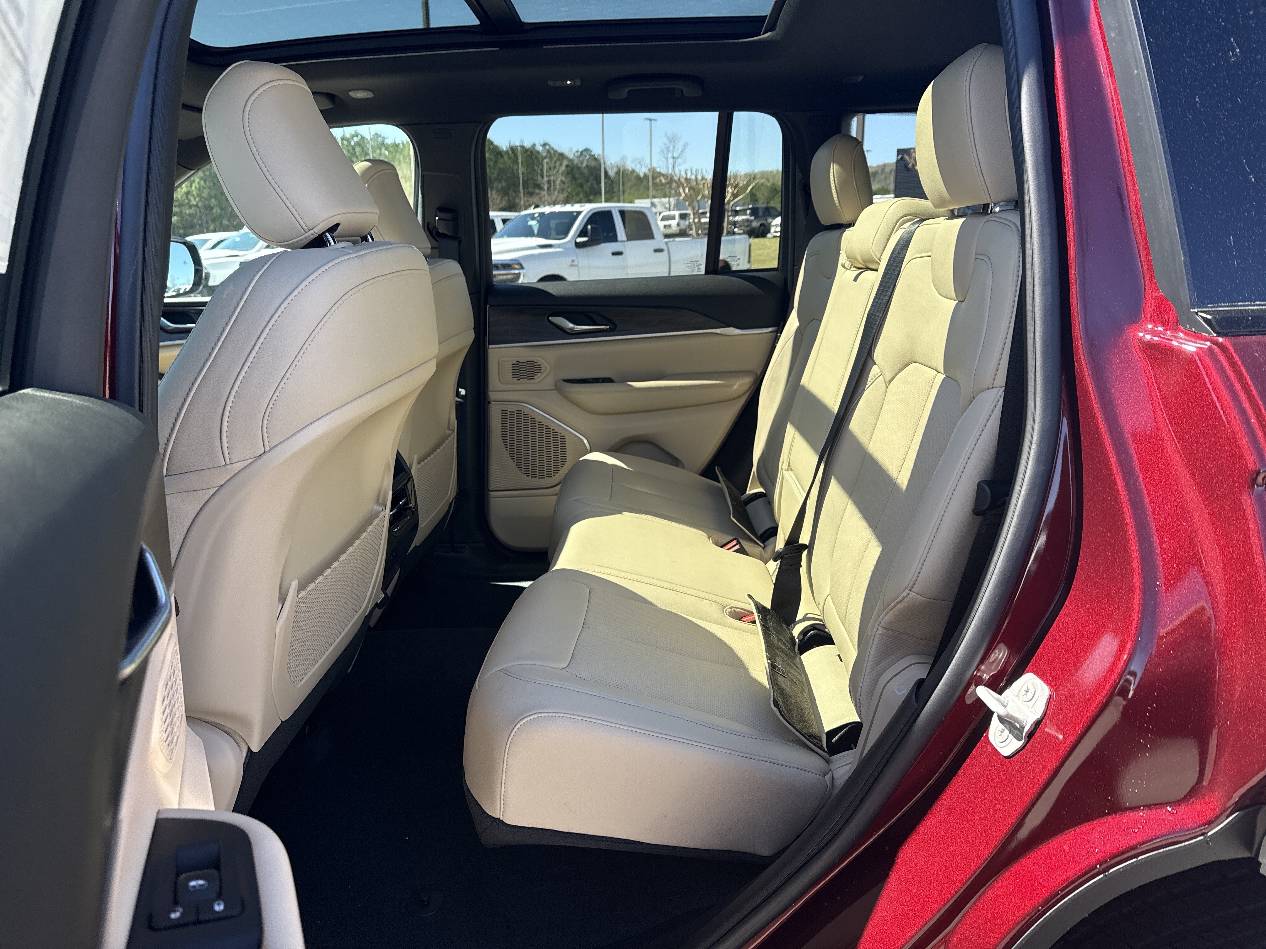 New 2026 Jeep Grand Cherokee Limited w/ Luxury Tech Group II AWD/4WD image 24