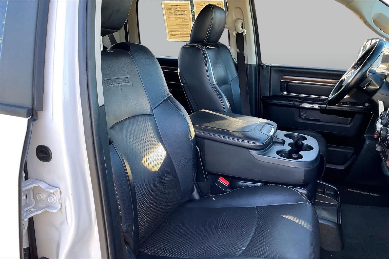 Used 2017 RAM 1500 Laramie AWD/4WD image 9