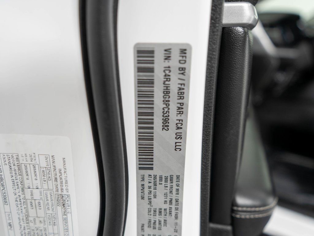 Used 2023 Jeep Grand Cherokee Limited image 34