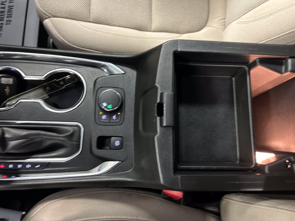Used 2023 Chevrolet Traverse LS FWD image 20