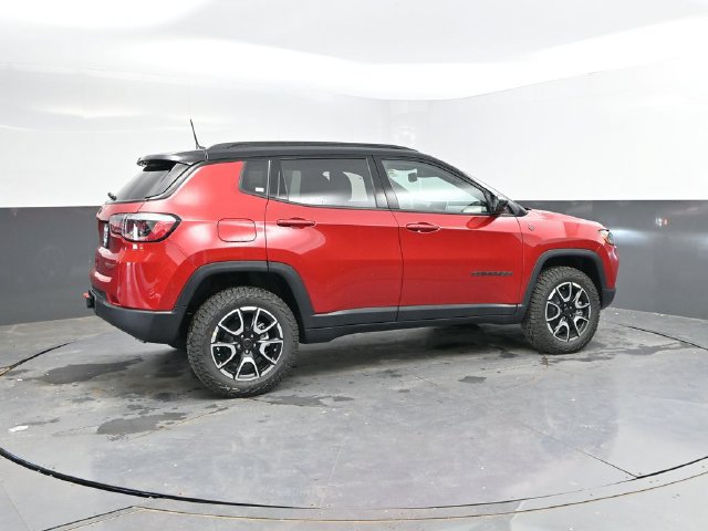 New 2026 Jeep Compass Trailhawk w/ Trailer Tow Group AWD/4WD image 2
