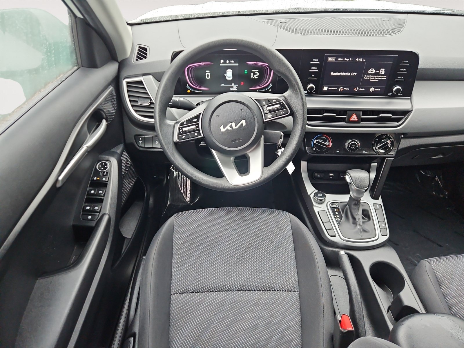 Used 2024 Kia Seltos LX AWD/4WD image 10
