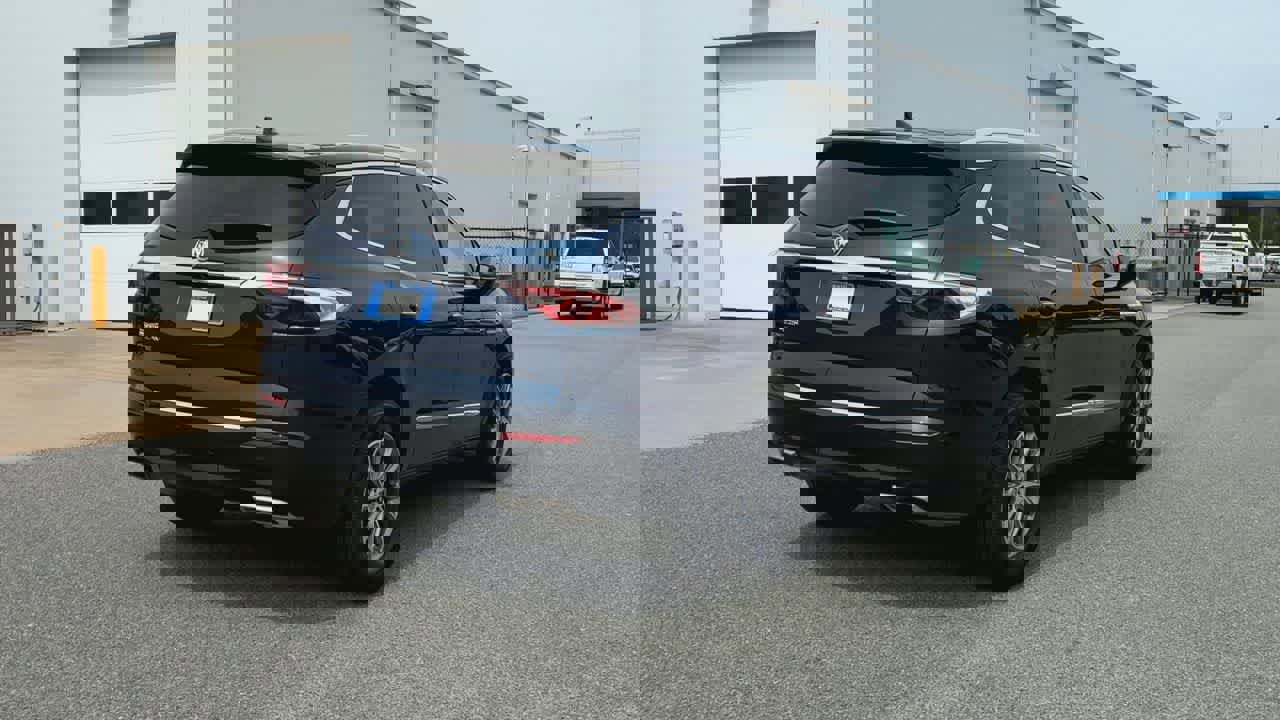 Used 2024 Buick Enclave Essence image 8