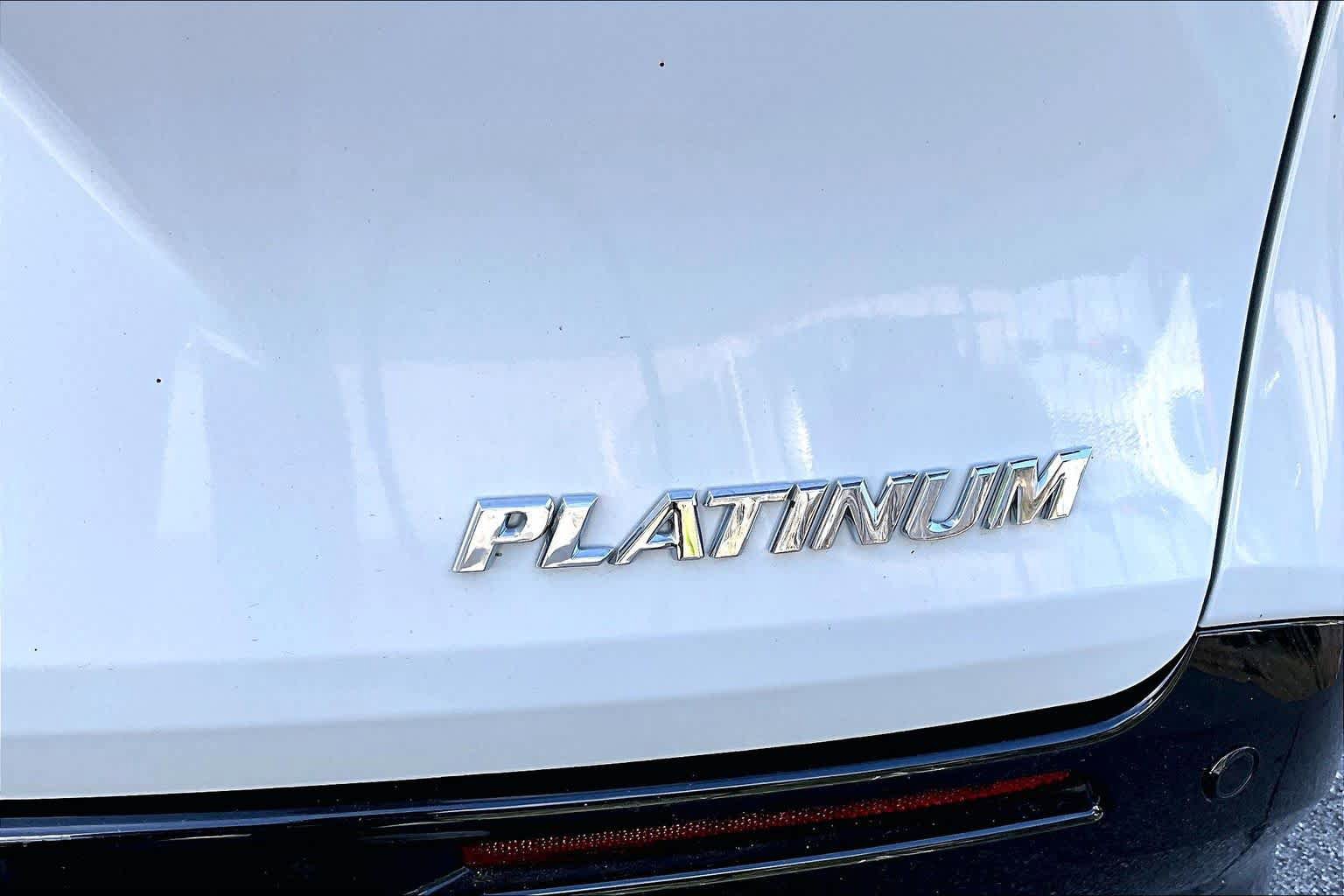 Used 2025 Toyota Sienna Platinum FWD image 10