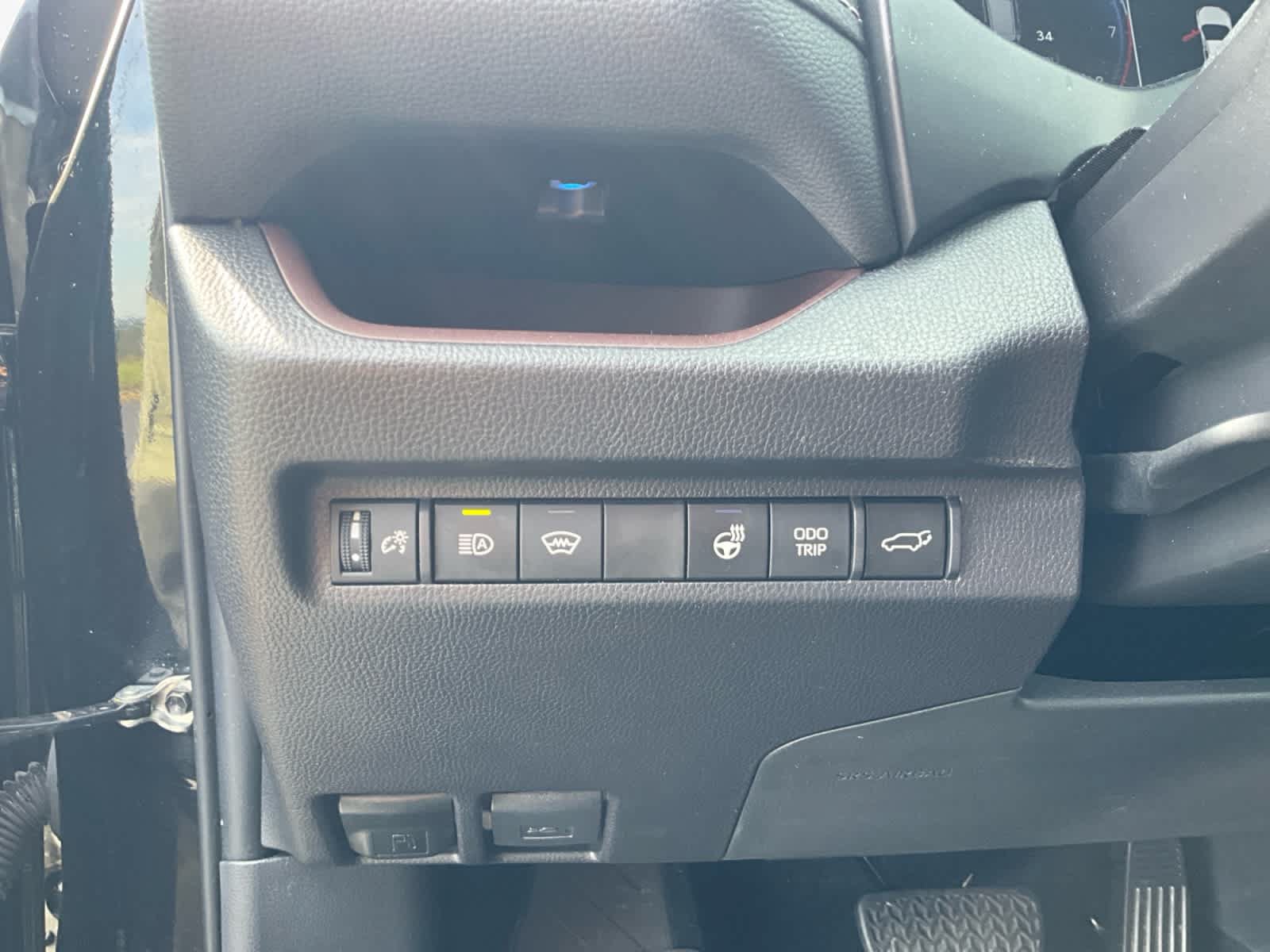 Used 2025 Toyota RAV4 Limited w/ Weather Package AWD/4WD image 17