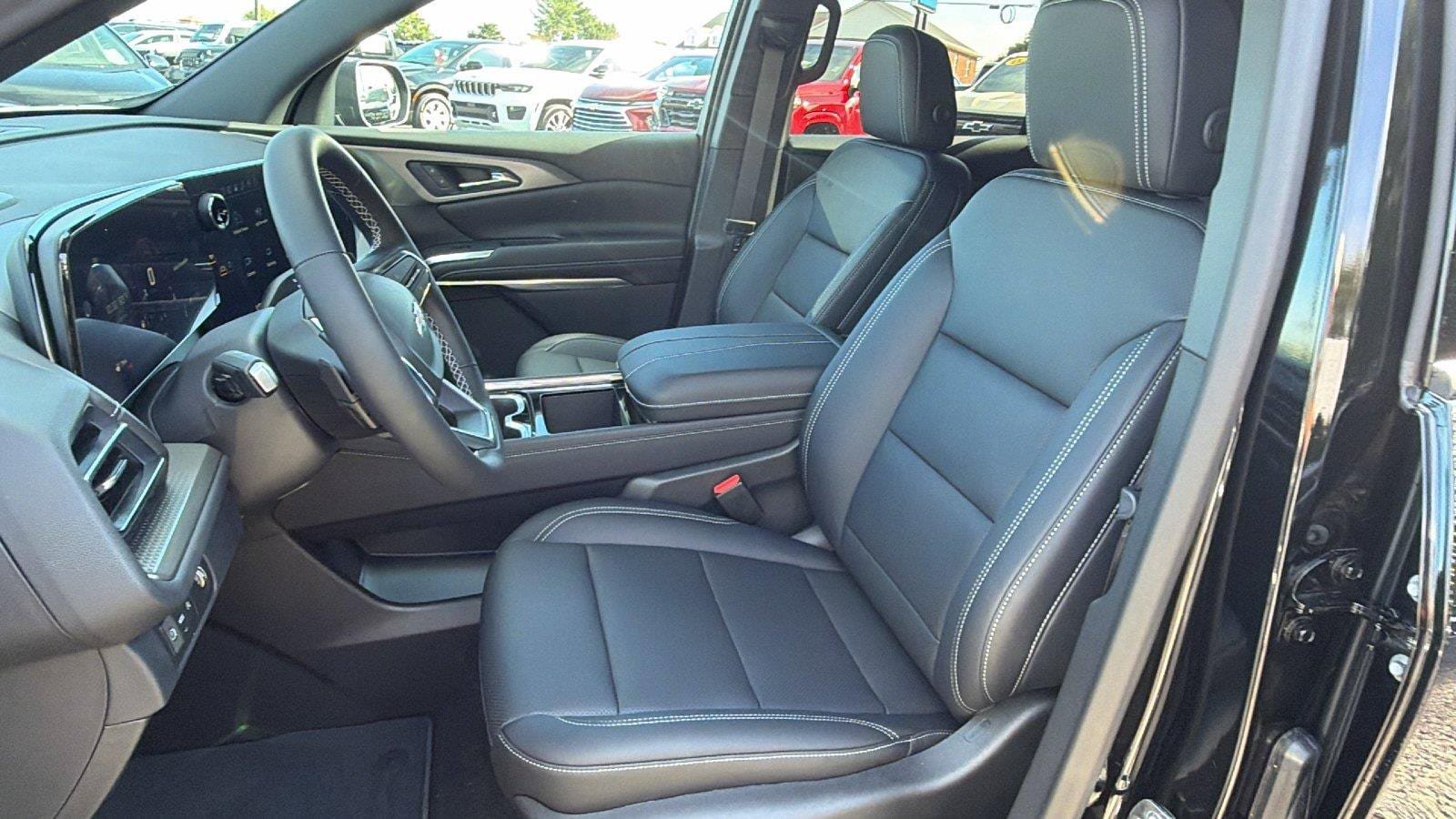 New 2027 Chevrolet Traverse LT w/ Sun and Wheel Package FWD image 18