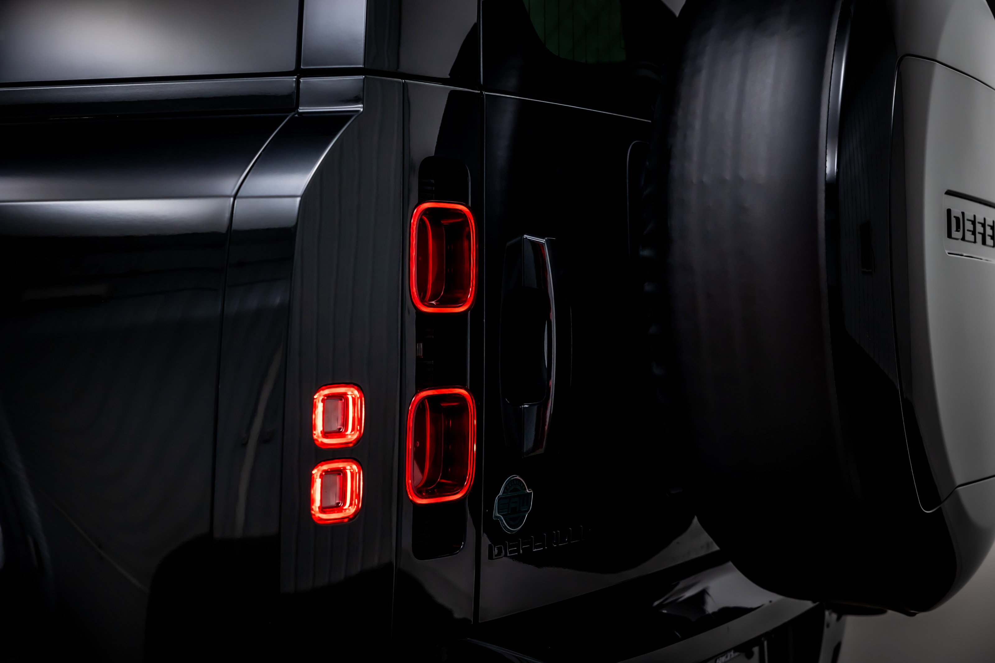 Used 2024 Land Rover Defender 110 X-Dynamic SE image 12