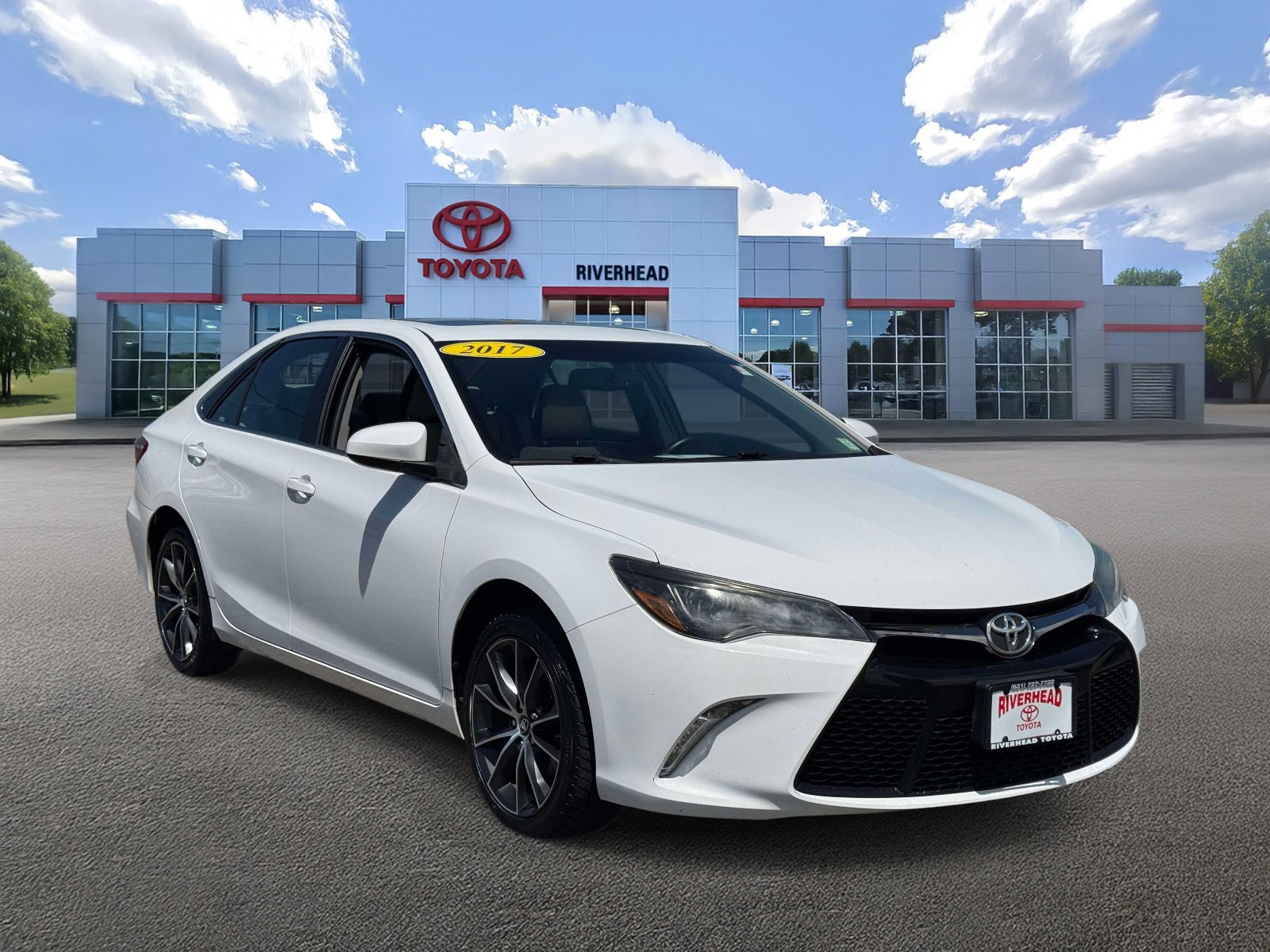 Used 2017 Toyota Camry XSE FWD image 2