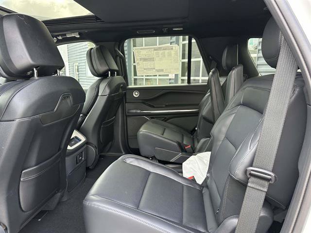 New 2027 Lincoln Navigator Reserve w/ Jet Appearance Package AWD/4WD image 9
