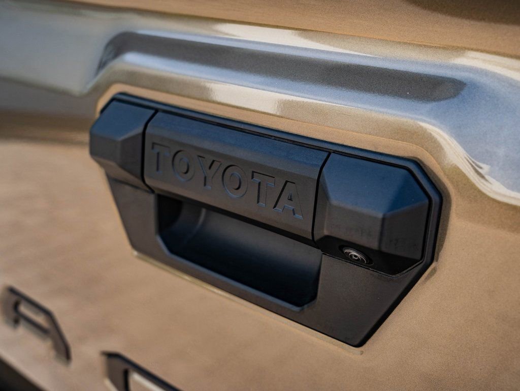 Used 2025 Toyota Tacoma TRD Sport AWD/4WD image 18