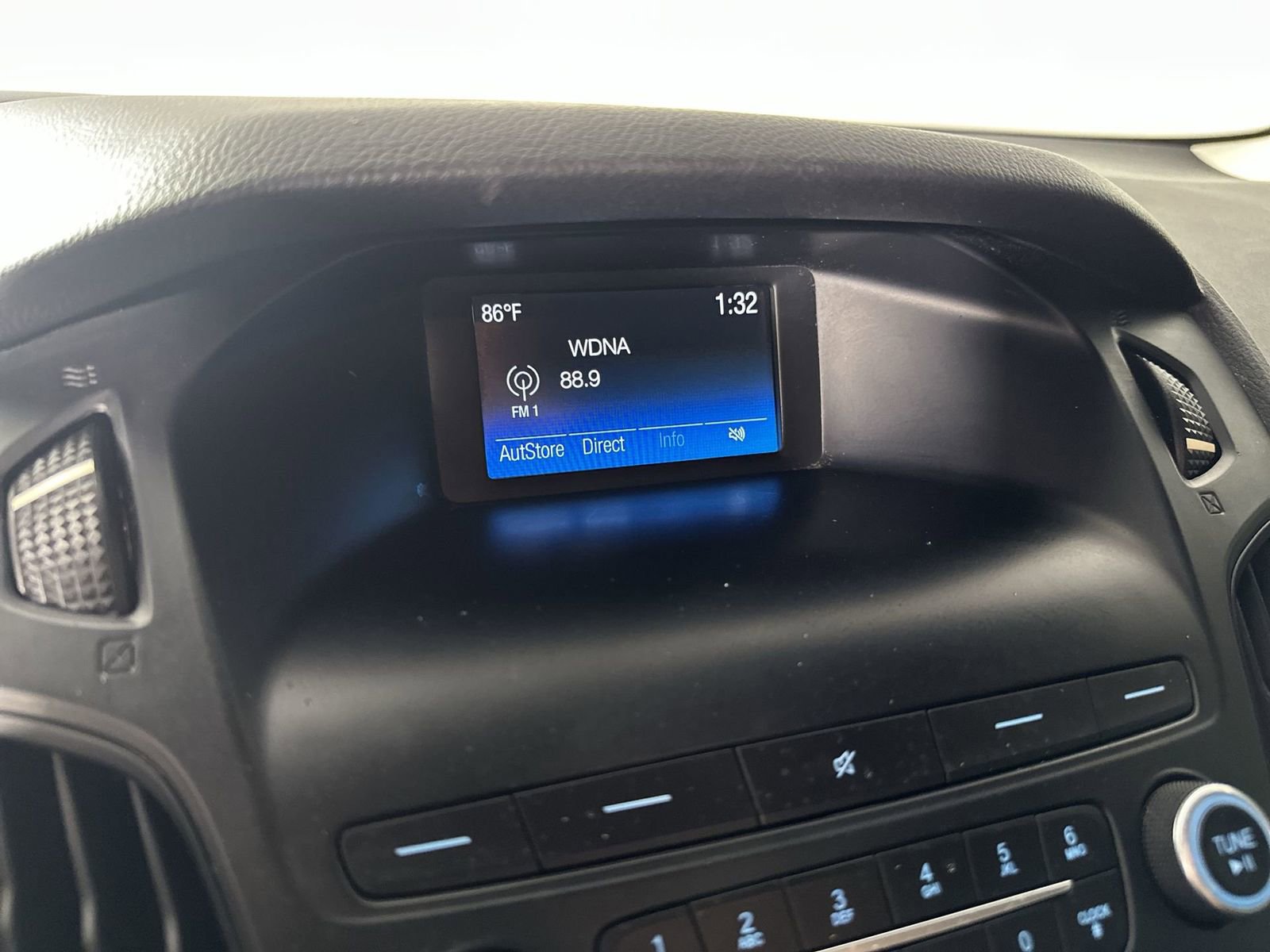 Used 2018 Ford Focus SE FWD image 16