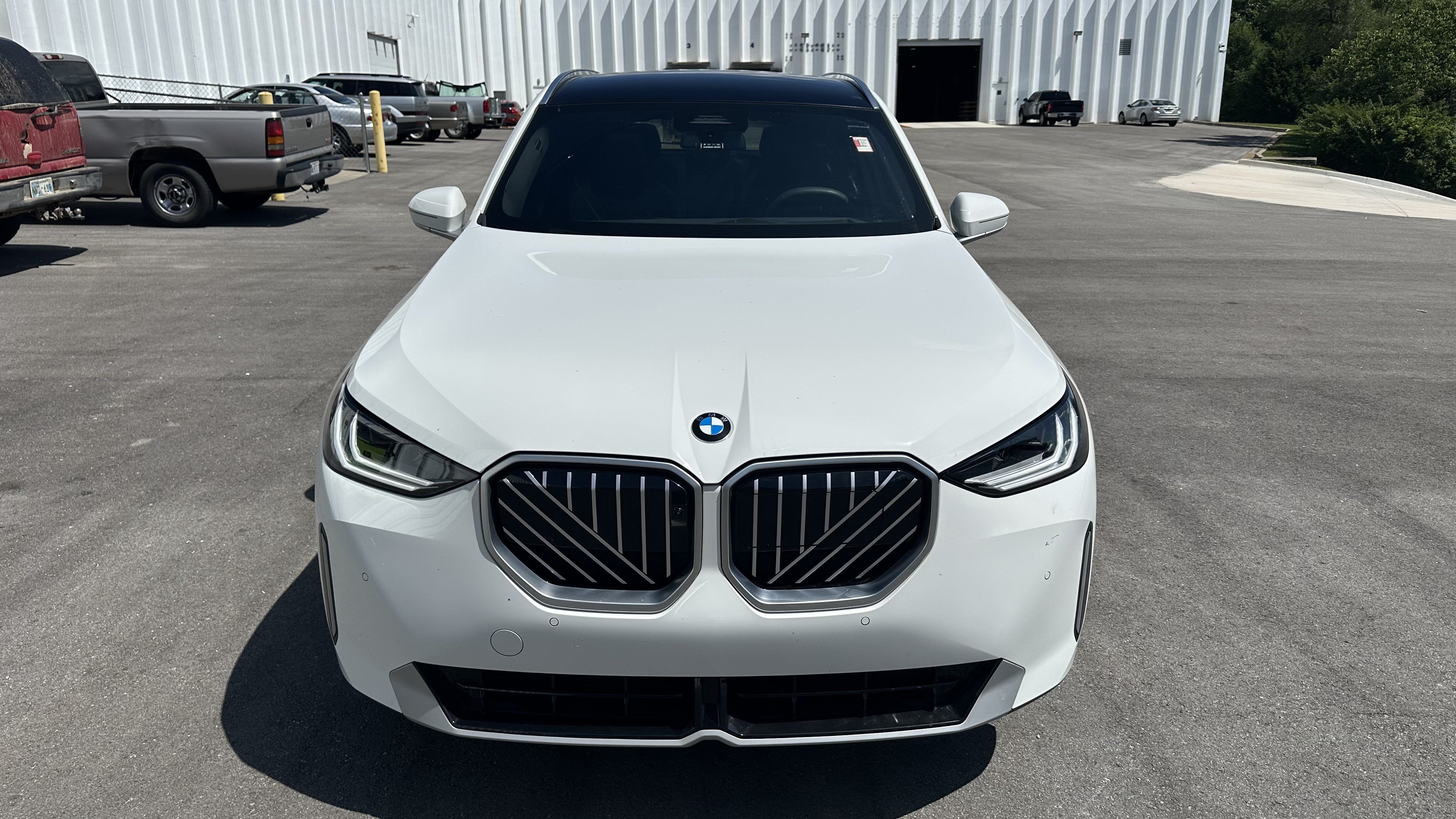 Used 2025 BMW X3 xDrive30i w/ Premium Package AWD/4WD image 3