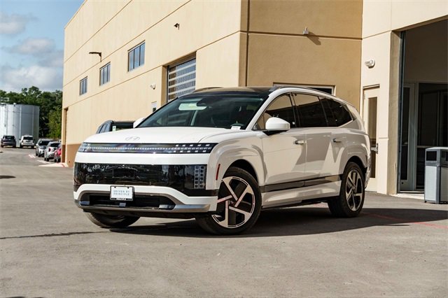 New 2026 Hyundai Ioniq 9 Calligraphy image 2