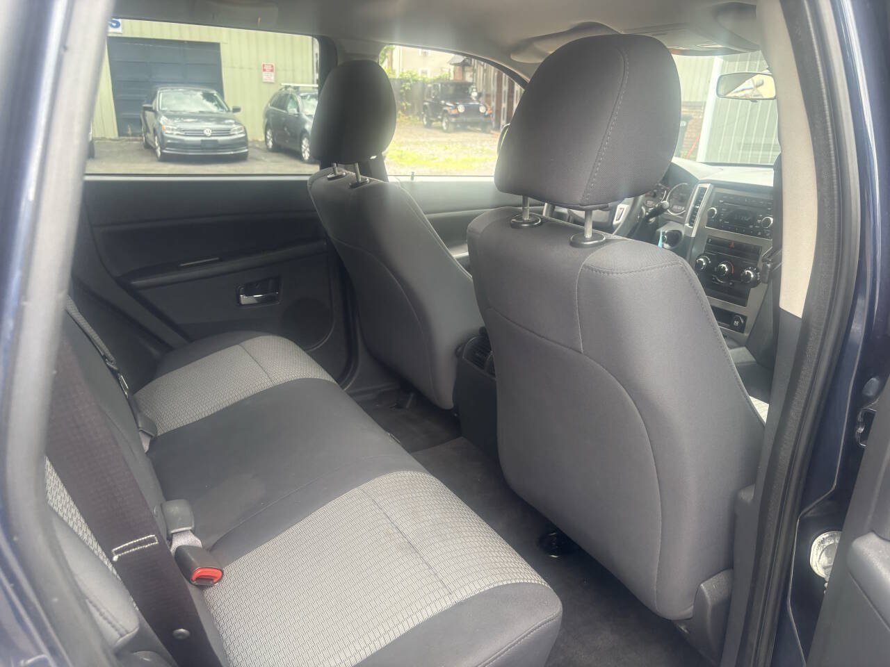 Used 2010 Jeep Grand Cherokee Laredo AWD/4WD image 9