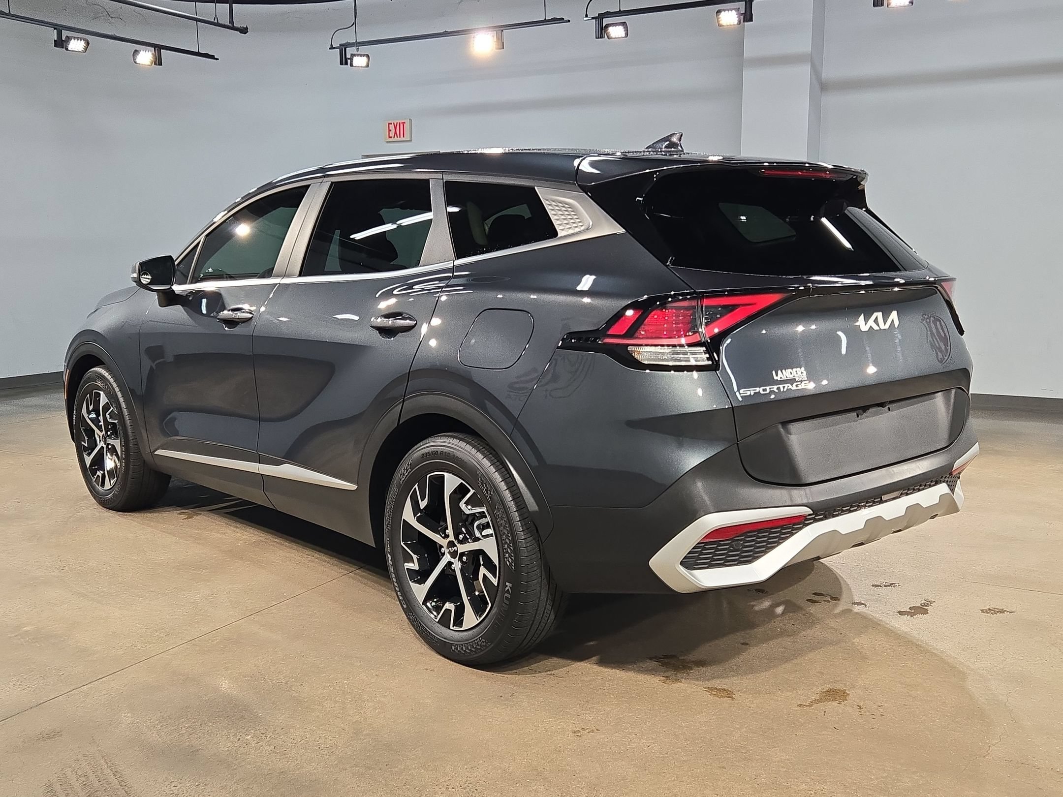 Used 2025 Kia Sportage EX FWD image 5