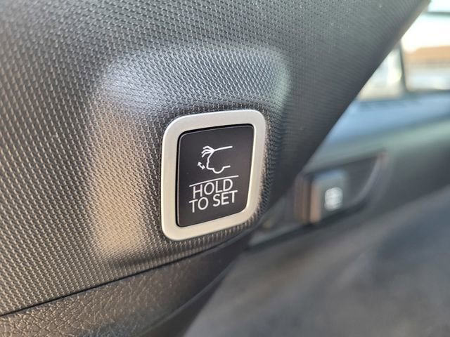 Used 2023 Jeep Grand Cherokee Overland w/ Luxury Tech Group IV AWD/4WD image 30