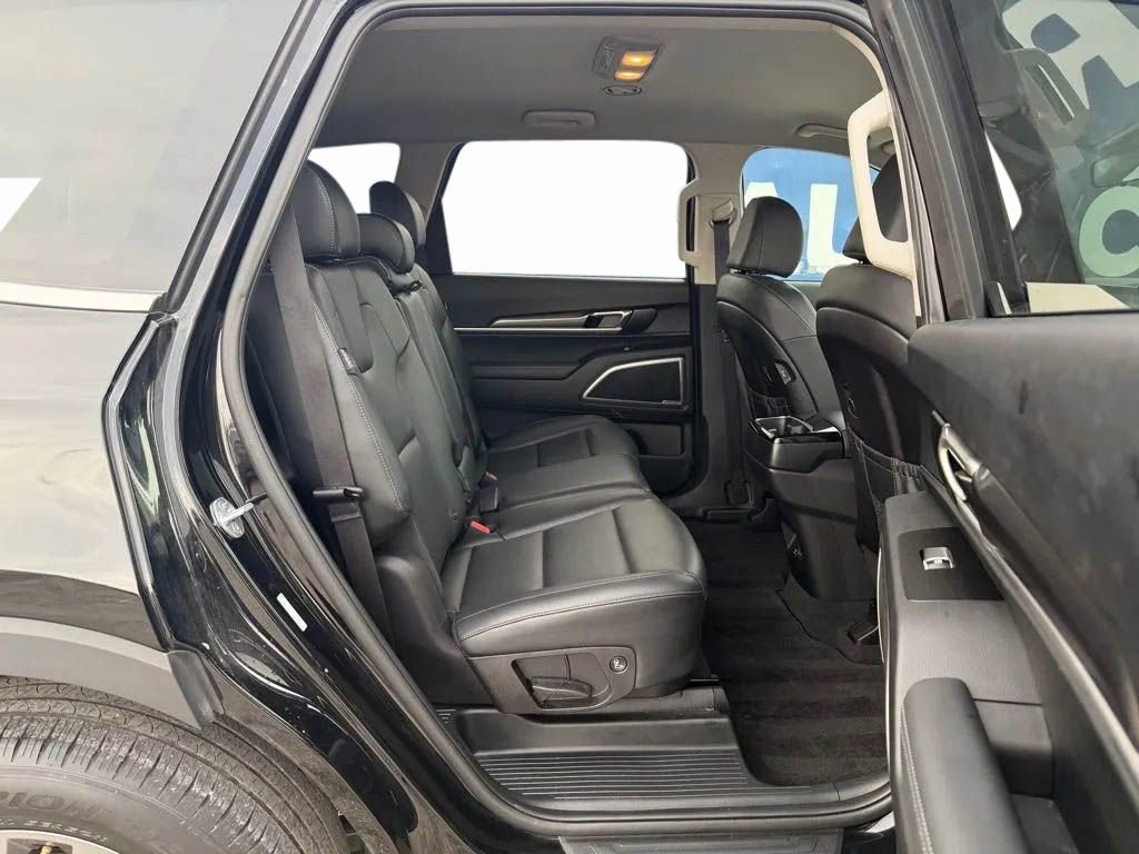 Used 2024 Kia Telluride LX image 33