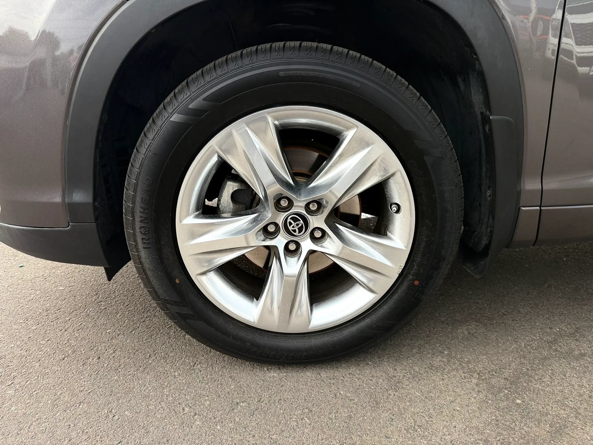 Used 2018 Toyota Highlander Limited w/ Carpet Mat Package (TMS) AWD/4WD image 40